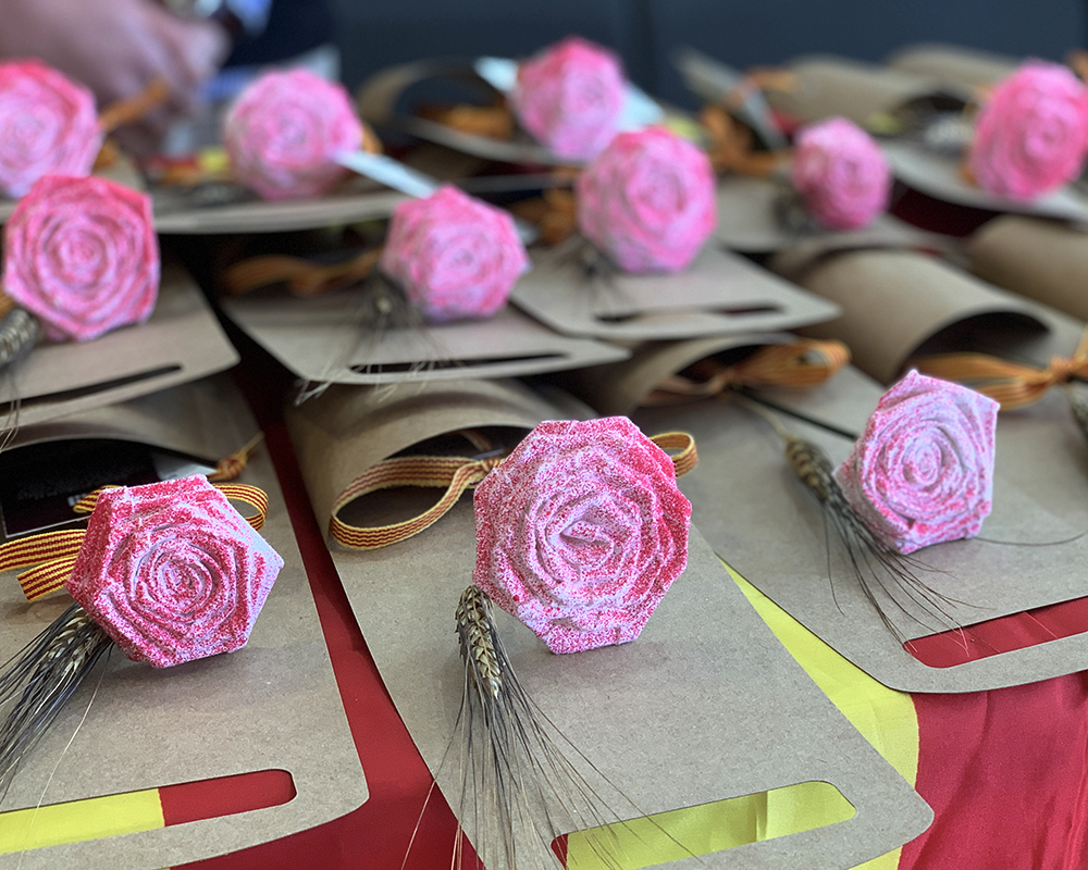 Venem més de 6.200 roses solidàries per Sant Jordi